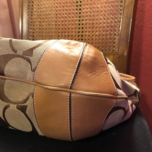 Coach Signature Hobo Purse - Picture 7 of 8